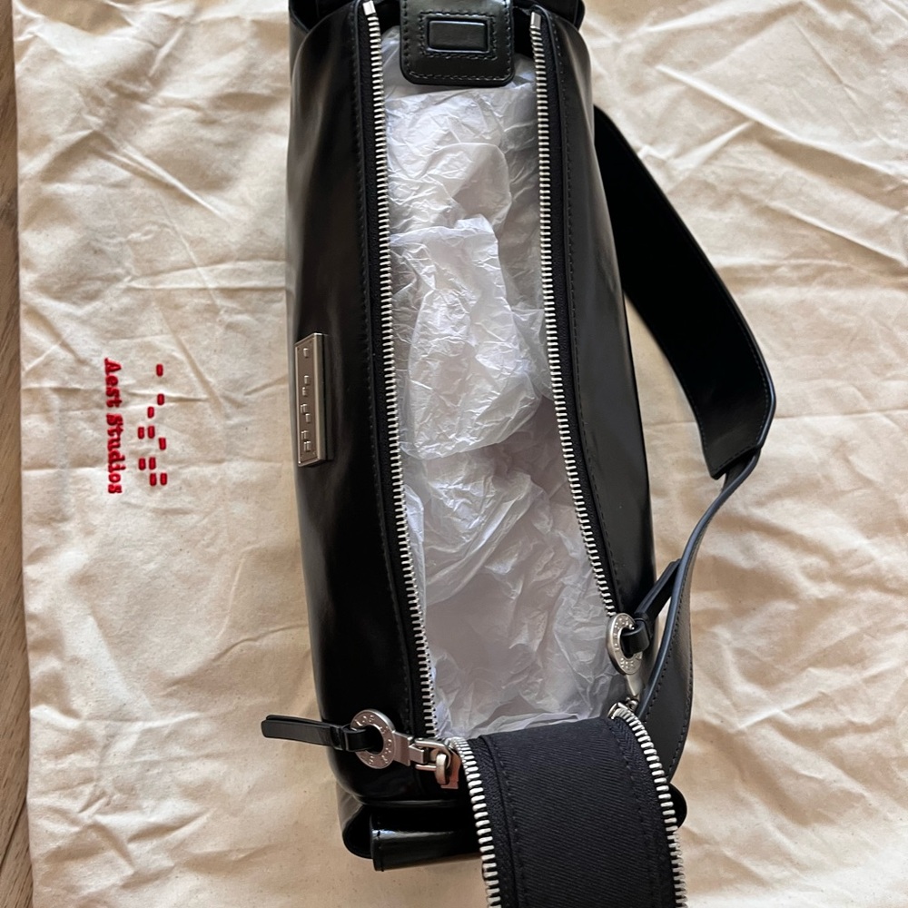 Aest Studios Capture Medium Sling Bag with Crossbody Strap included - Picture 9 of 11